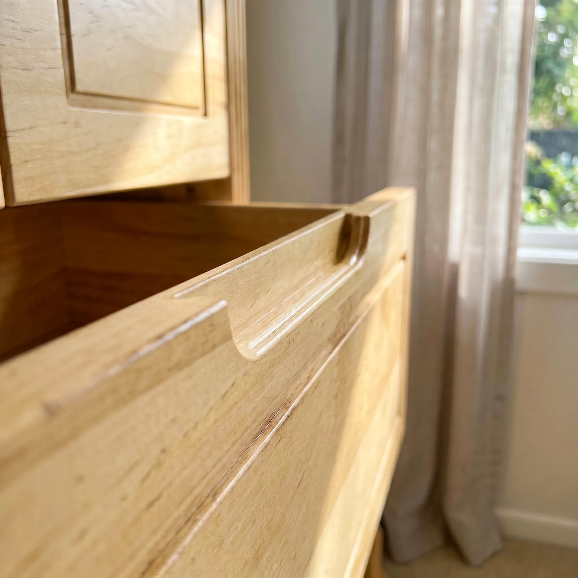 Solid Wood Changing Table with Drawers and Handle-Free Design-Natural